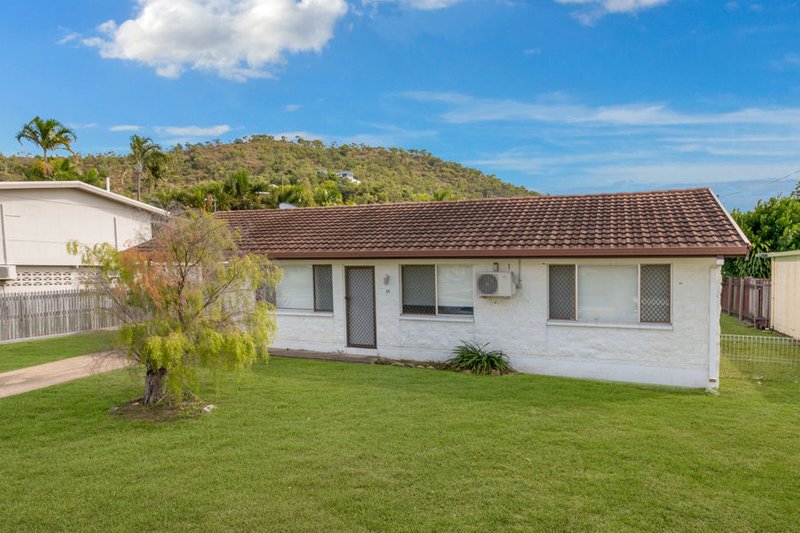 33 Banfield Drive, Mount Louisa QLD 4814