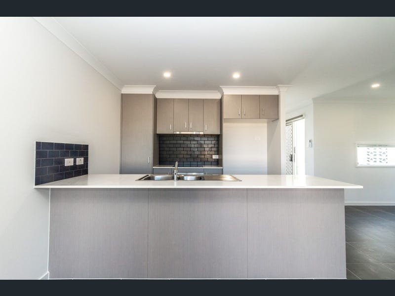 Photo - 33 Basalt Drive, Yarrabilba QLD 4207 - Image 4