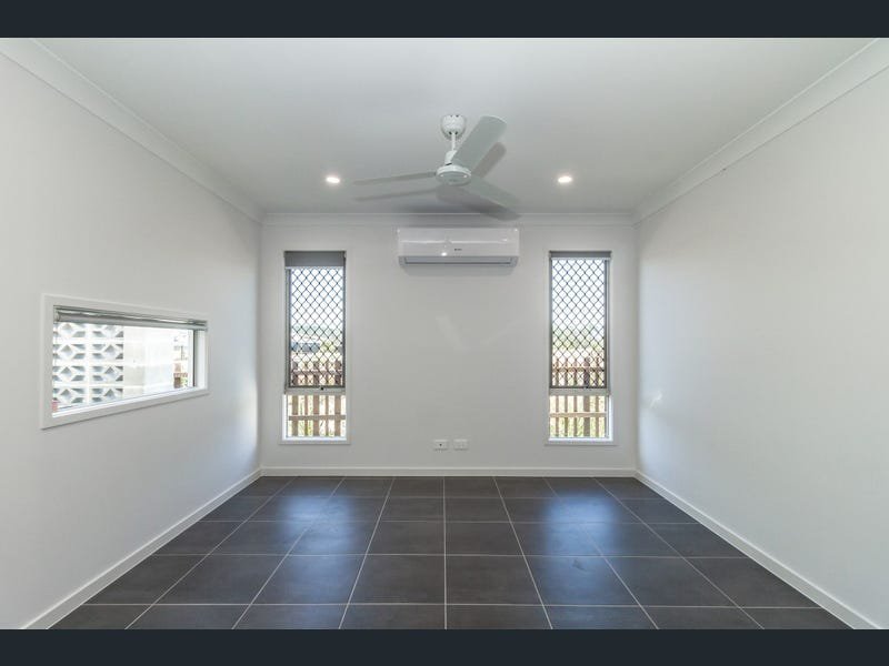 Photo - 33 Basalt Drive, Yarrabilba QLD 4207 - Image 5