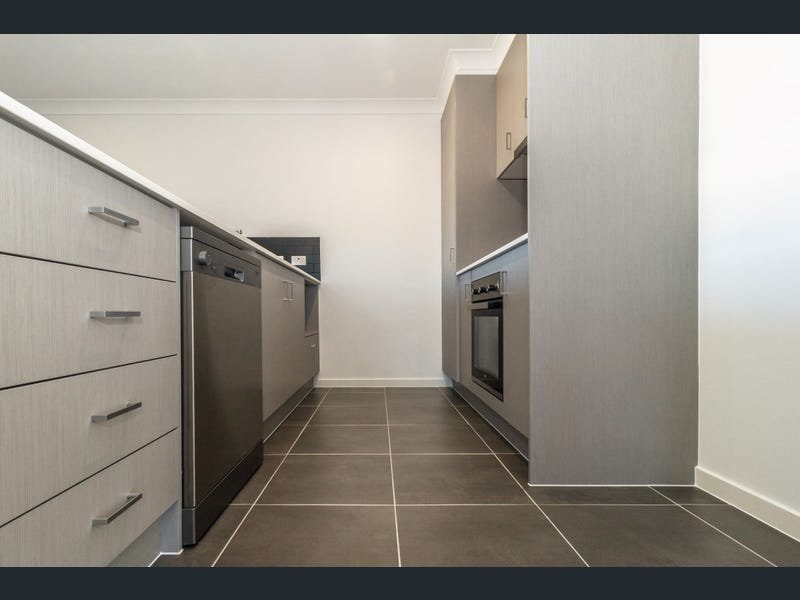 Photo - 33 Basalt Drive, Yarrabilba QLD 4207 - Image 6