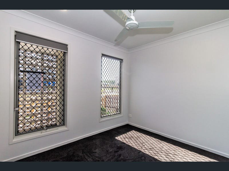 Photo - 33 Basalt Drive, Yarrabilba QLD 4207 - Image 7