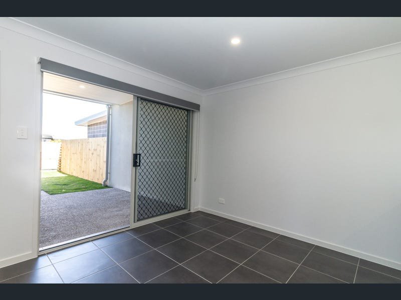 Photo - 33 Basalt Drive, Yarrabilba QLD 4207 - Image 13