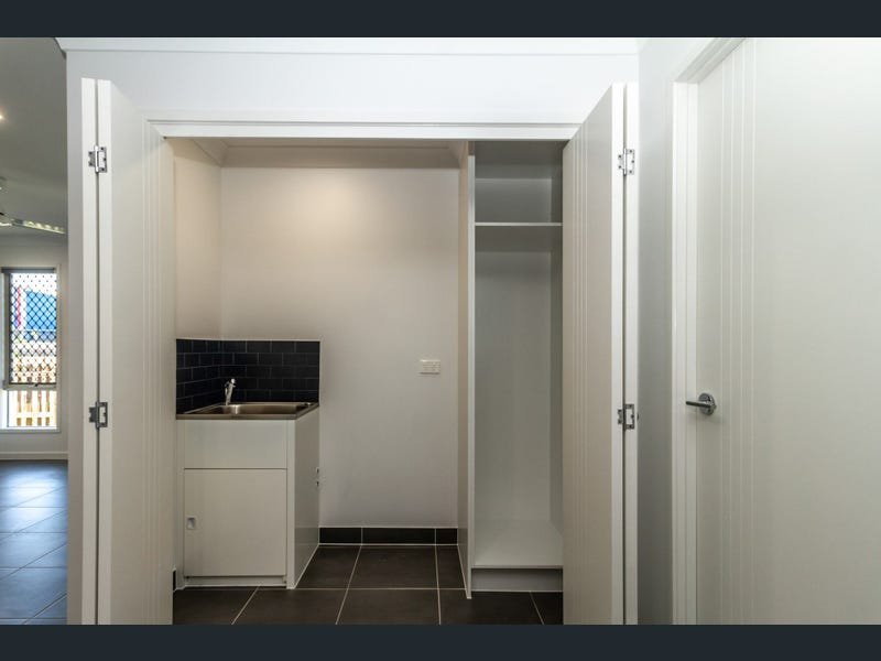 Photo - 33 Basalt Drive, Yarrabilba QLD 4207 - Image 14