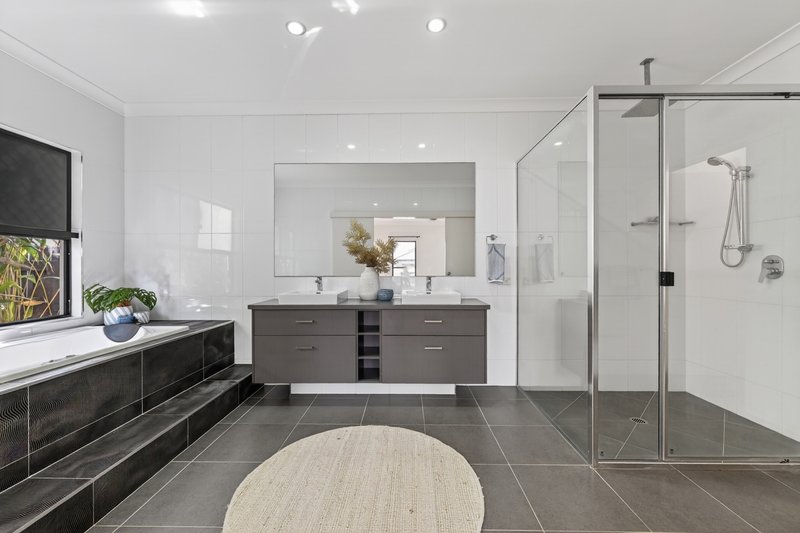 Photo - 33 Beach Oak Drive, Mount Low QLD 4818 - Image 3