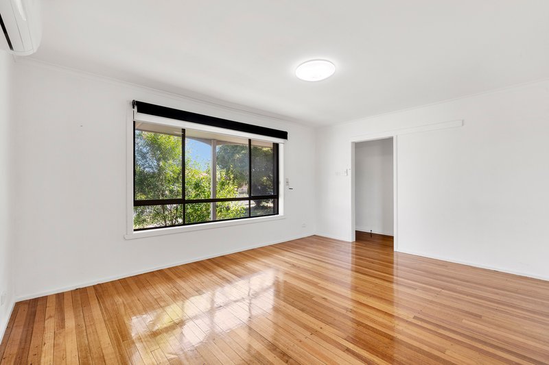 Photo - 33 Bellarine Drive, Lalor VIC 3075 - Image 4