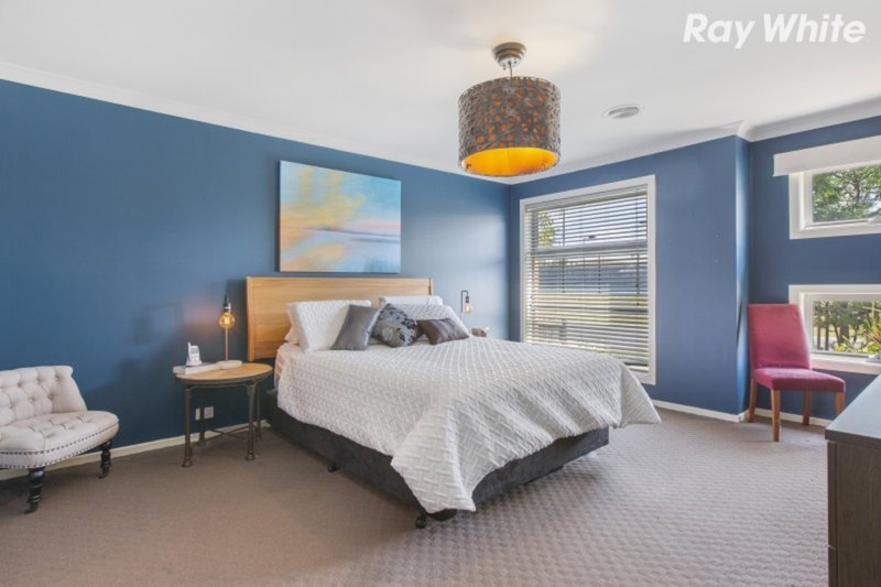 Photo - 33 Belvedere Drive, Pakenham VIC 3810 - Image 2