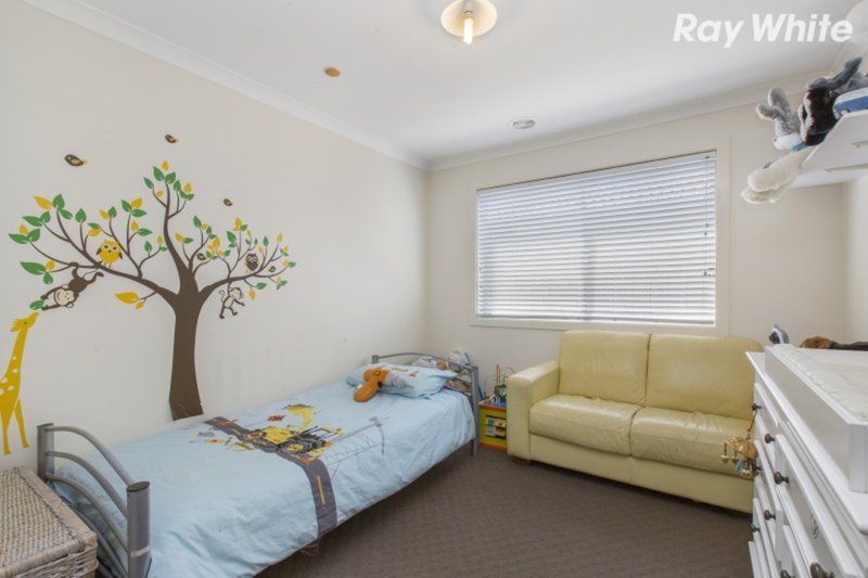 Photo - 33 Belvedere Drive, Pakenham VIC 3810 - Image 9