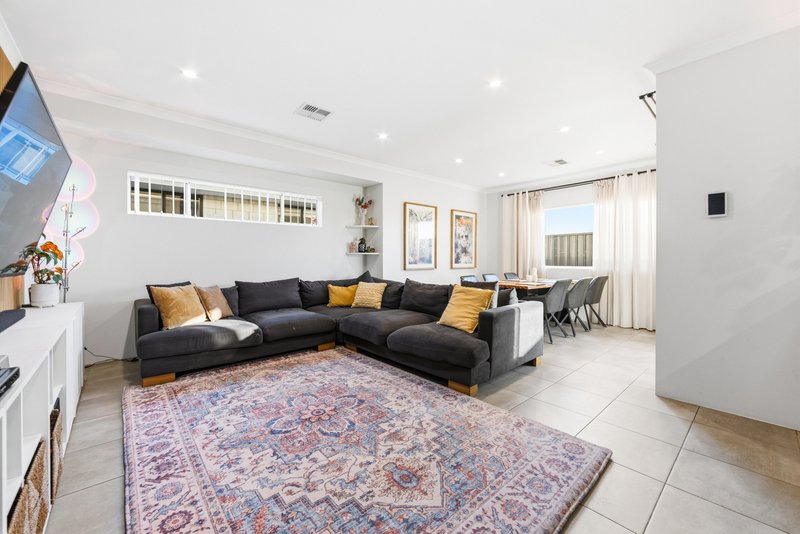 Photo - 33 Berryana Loop, Girrawheen WA 6064 - Image 7