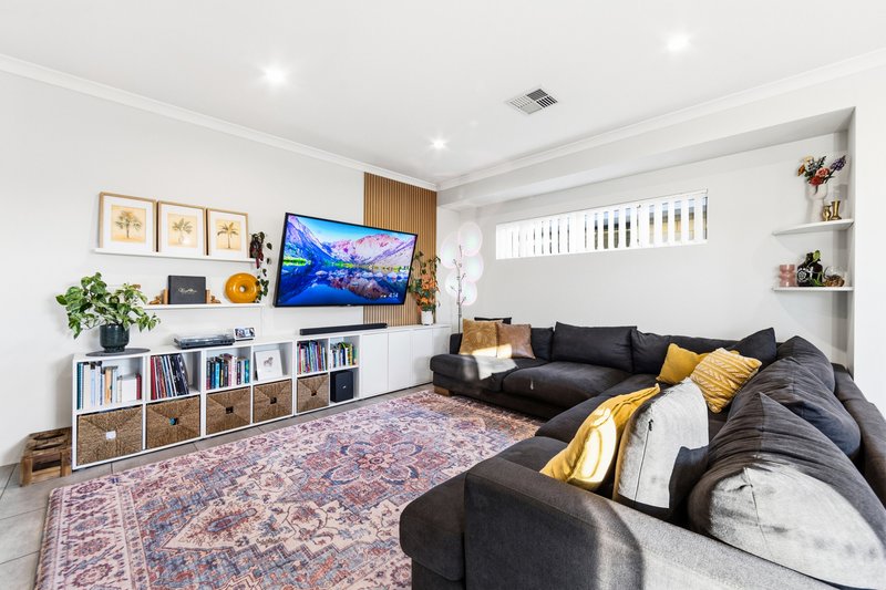 Photo - 33 Berryana Loop, Girrawheen WA 6064 - Image 8