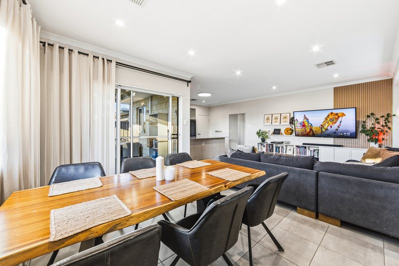 Photo - 33 Berryana Loop, Girrawheen WA 6064 - Image 9
