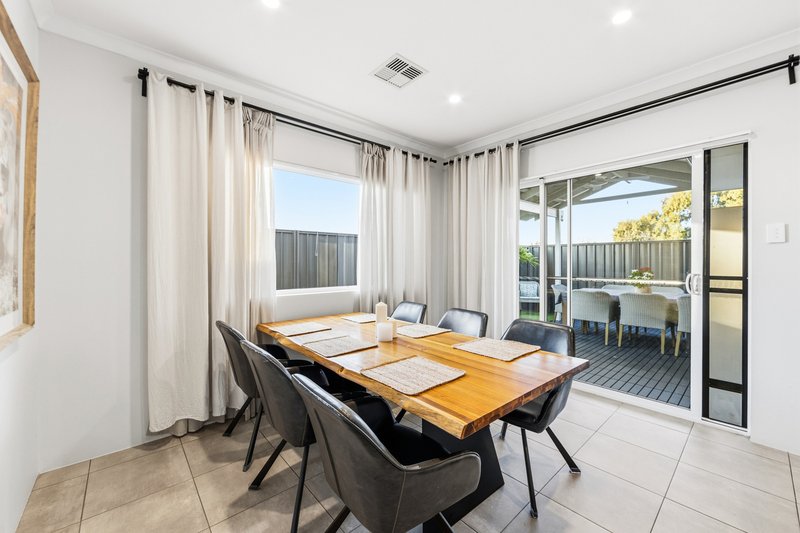 Photo - 33 Berryana Loop, Girrawheen WA 6064 - Image 10