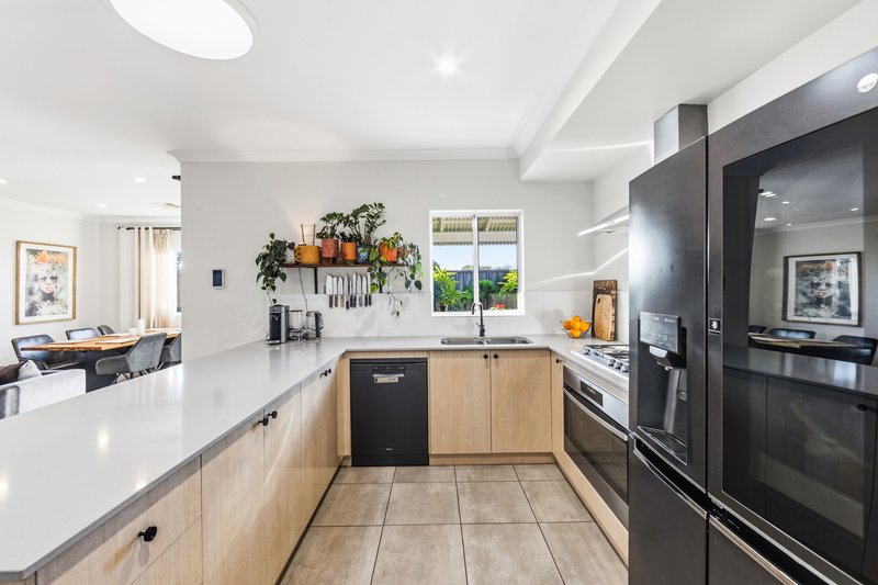 Photo - 33 Berryana Loop, Girrawheen WA 6064 - Image 12