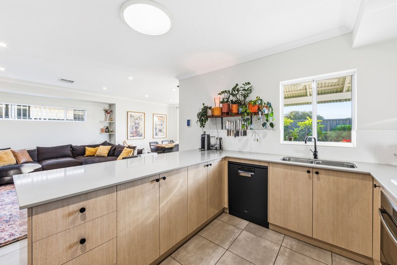 Photo - 33 Berryana Loop, Girrawheen WA 6064 - Image 14