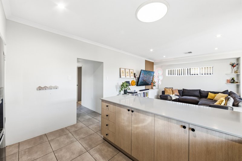 Photo - 33 Berryana Loop, Girrawheen WA 6064 - Image 15
