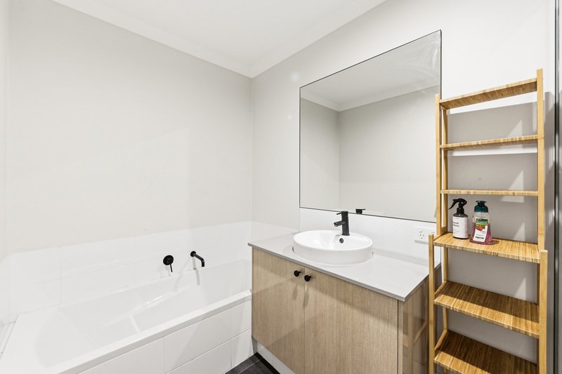 Photo - 33 Berryana Loop, Girrawheen WA 6064 - Image 24