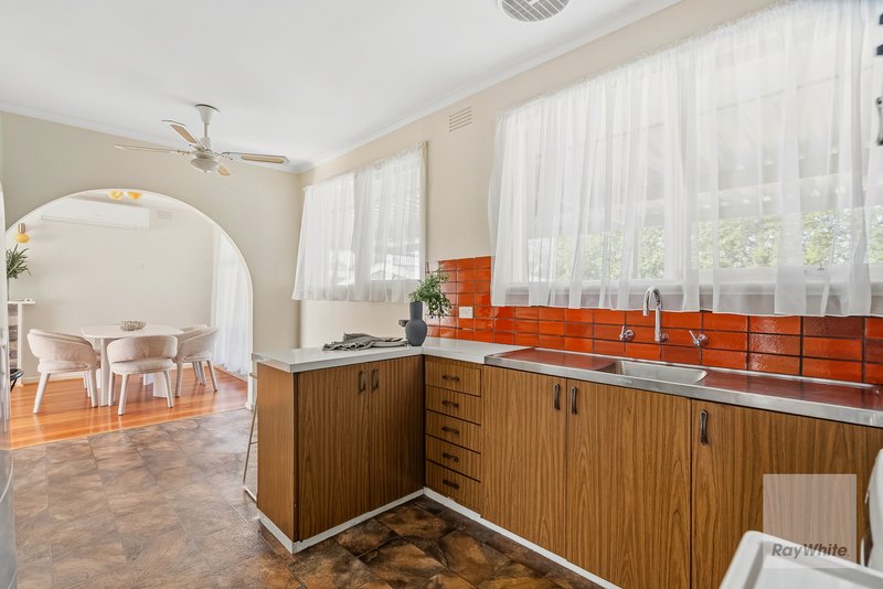 Photo - 33 Billingham Road, Deer Park VIC 3023 - Image 8
