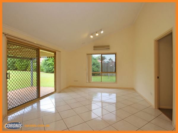 Photo - 33 Blatchford Drive, Murrumba Downs QLD 4503 - Image 8