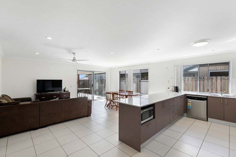 Photo - 33 Blaxland Road, Urraween QLD 4655 - Image 2