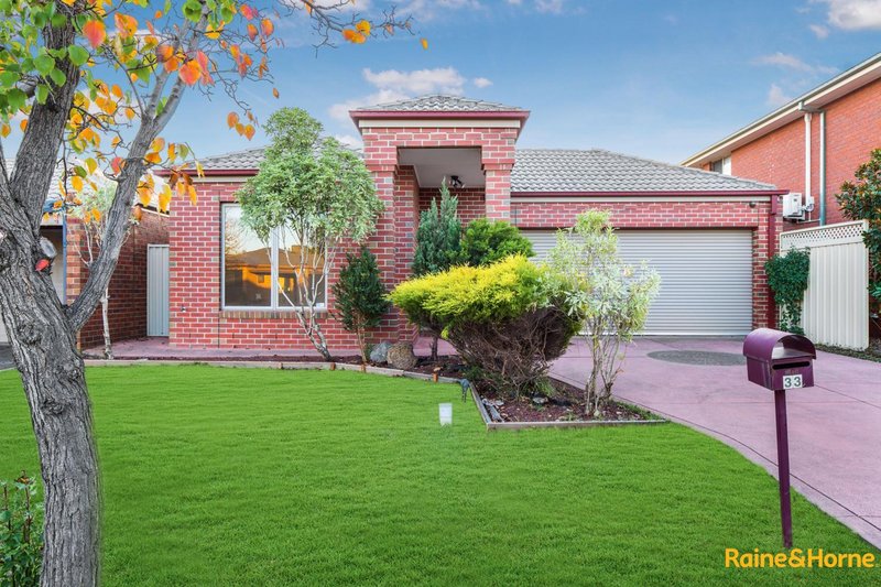 33 Blenheim Way, Caroline Springs VIC 3023