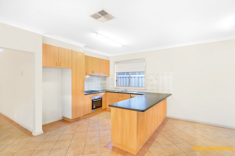 Photo - 33 Blenheim Way, Caroline Springs VIC 3023 - Image 4