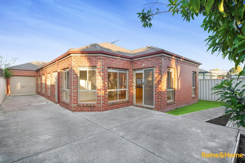 Photo - 33 Blenheim Way, Caroline Springs VIC 3023 - Image 12