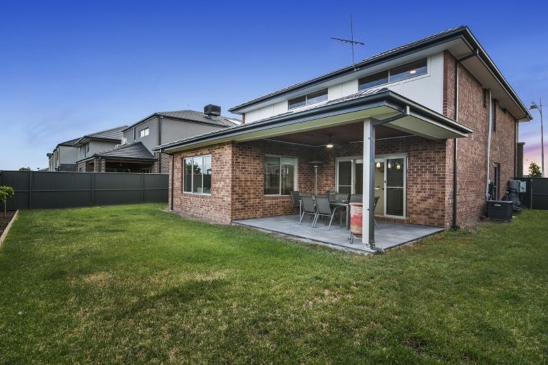 Photo - 33 Boathouse Drive, Caroline Springs VIC 3023 - Image 17