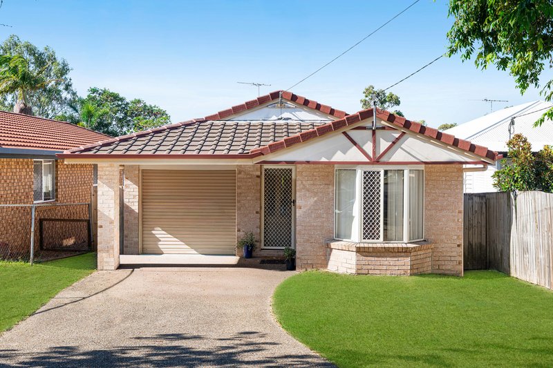 Photo - 33 Boxgrove Avenue, Wynnum QLD 4178 - Image 1