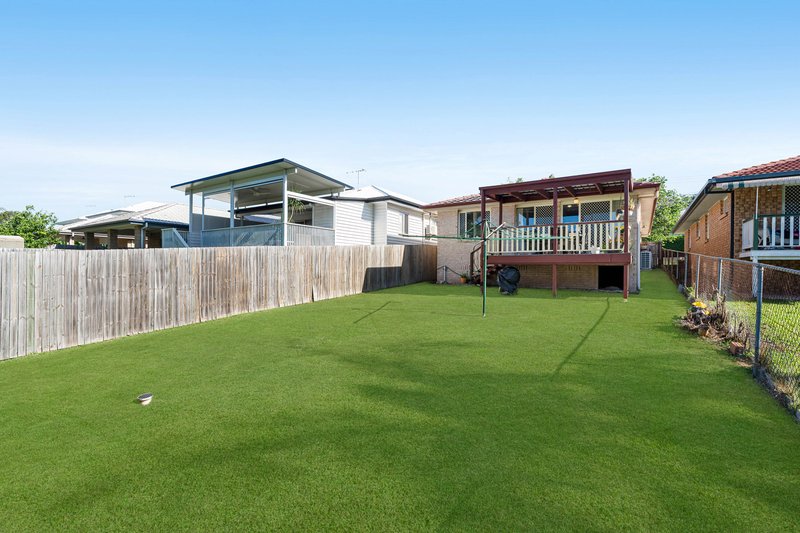 Photo - 33 Boxgrove Avenue, Wynnum QLD 4178 - Image 3
