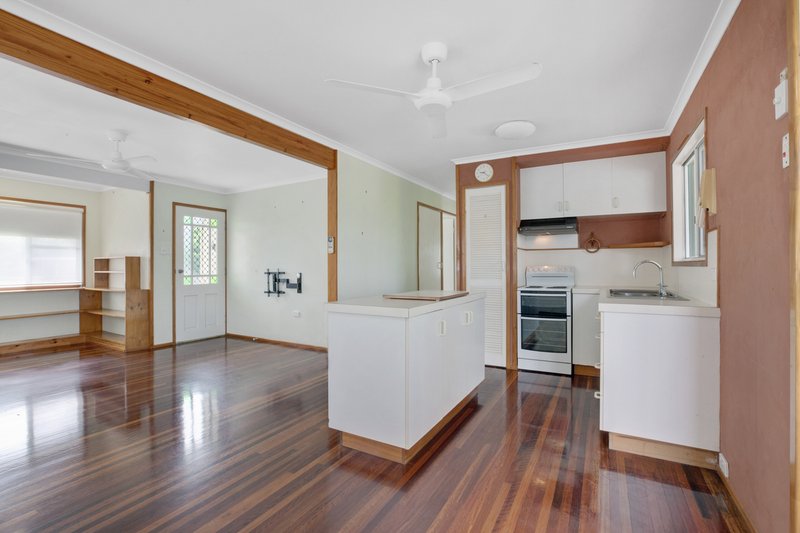 Photo - 33 Brampton Avenue, Bucasia QLD 4750 - Image 3