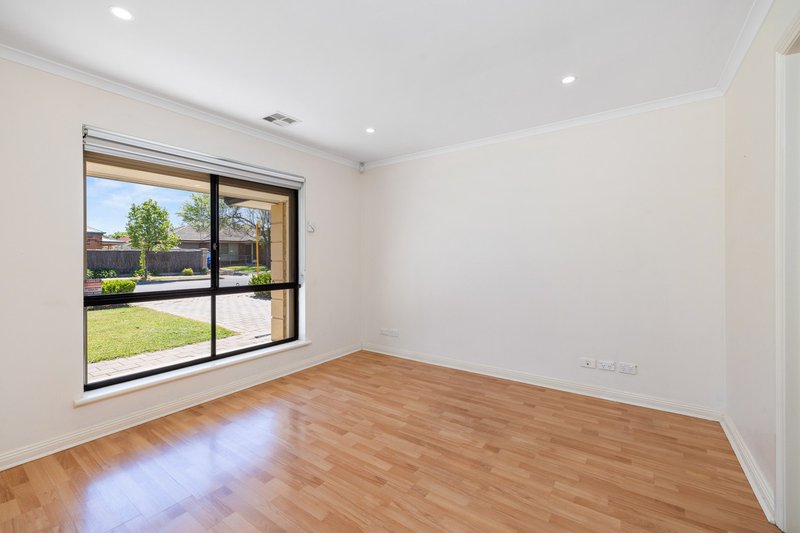 Photo - 33 Brecon Street, Windsor Gardens SA 5087 - Image 3