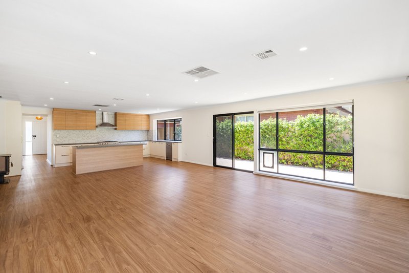 Photo - 33 Brecon Street, Windsor Gardens SA 5087 - Image 5