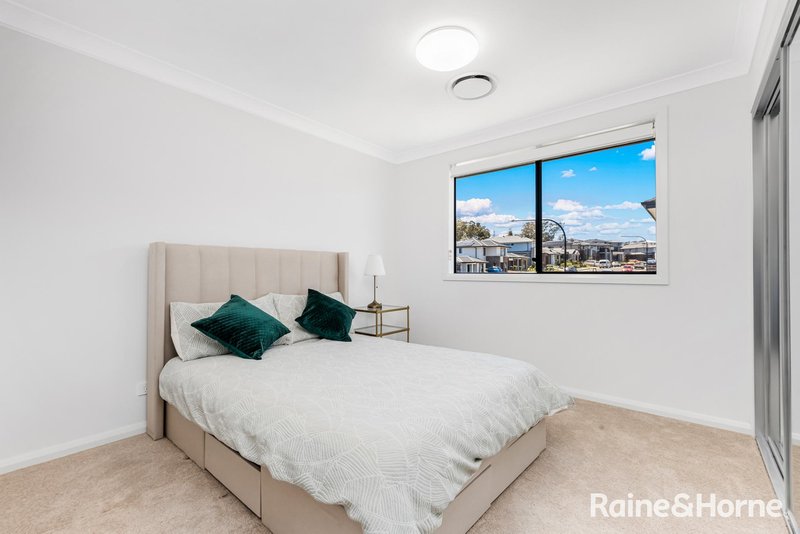 Photo - 33 Brindle Parkway, Box Hill NSW 2765 - Image 9