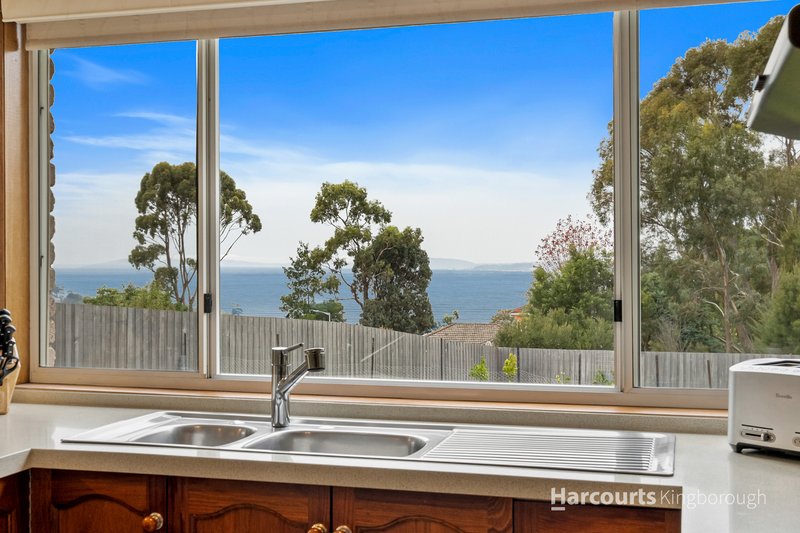 Photo - 33 Burwood Drive, Blackmans Bay TAS 7052 - Image 10