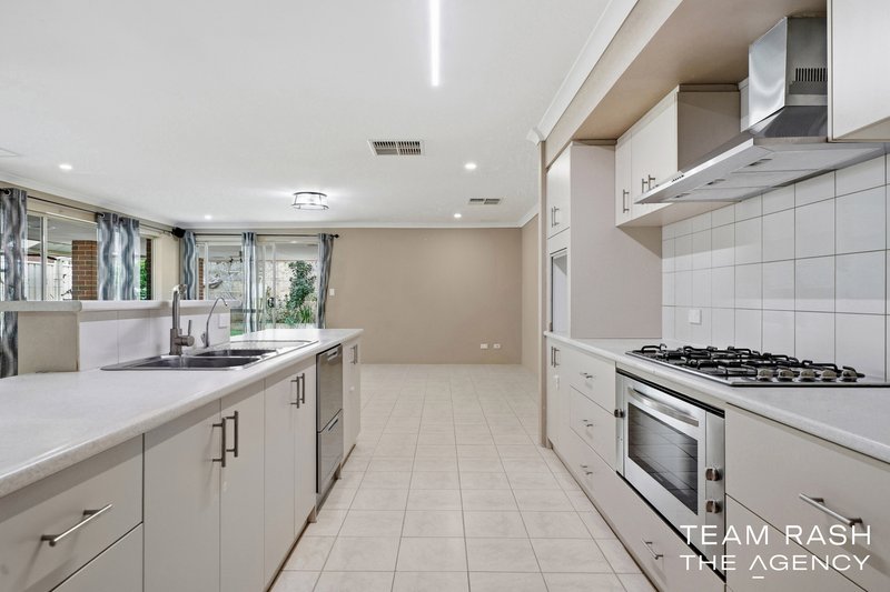 Photo - 33 Carbine Loop, Banksia Grove WA 6031 - Image 8