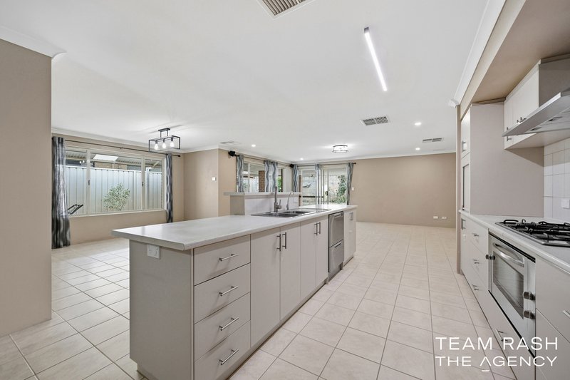 Photo - 33 Carbine Loop, Banksia Grove WA 6031 - Image 13