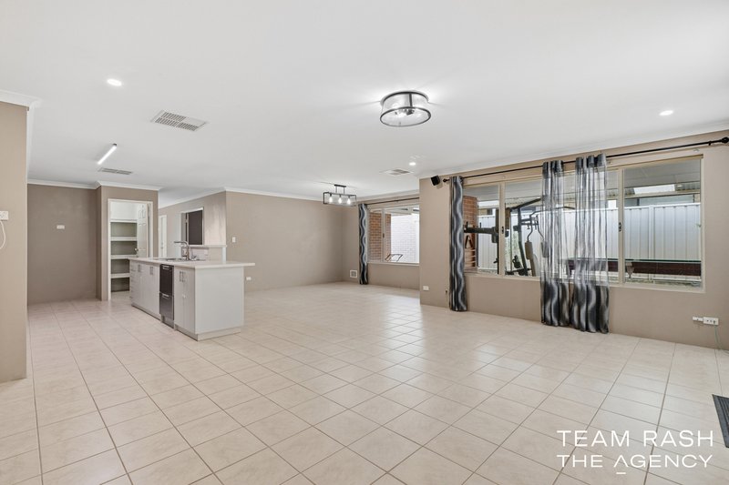 Photo - 33 Carbine Loop, Banksia Grove WA 6031 - Image 14