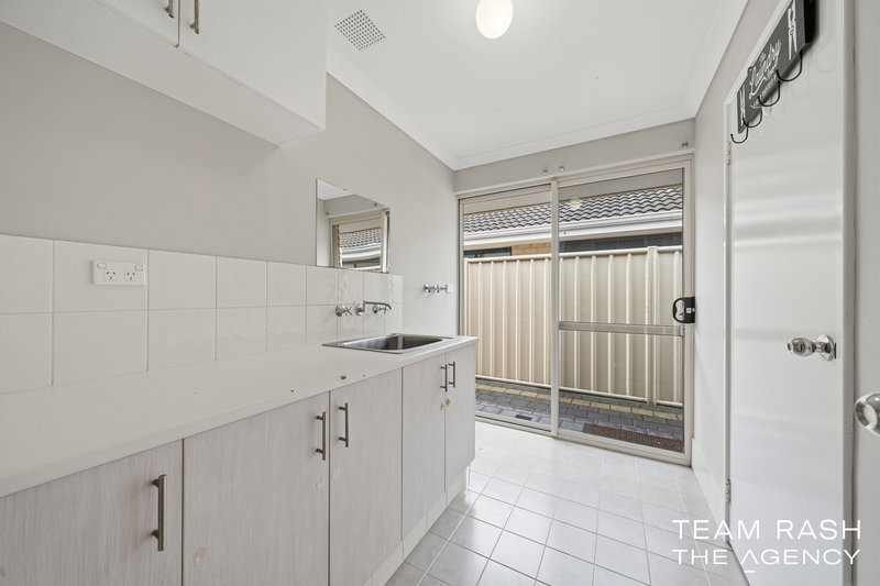 Photo - 33 Carbine Loop, Banksia Grove WA 6031 - Image 18
