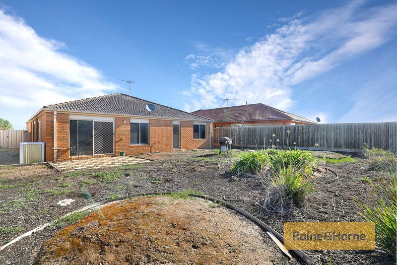 Photo - 33 Carlyon Close, Melton West VIC 3337 - Image 11