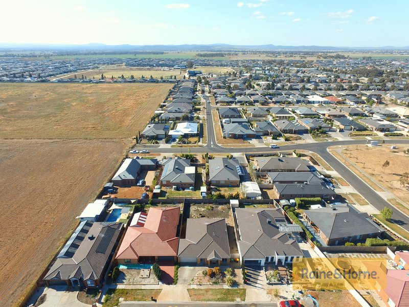 Photo - 33 Carlyon Close, Melton West VIC 3337 - Image 13