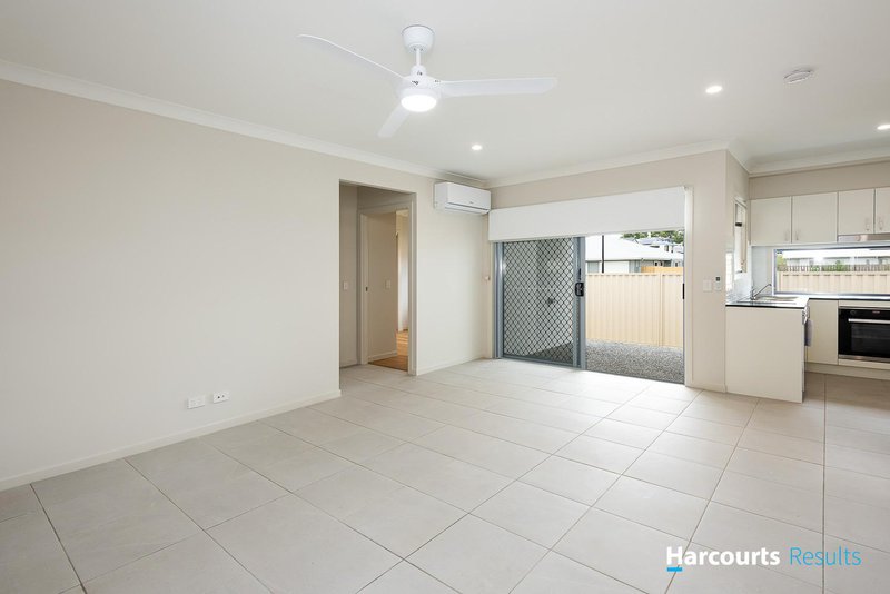 Photo - 33 Carousel Street, Hillcrest QLD 4118 - Image 2