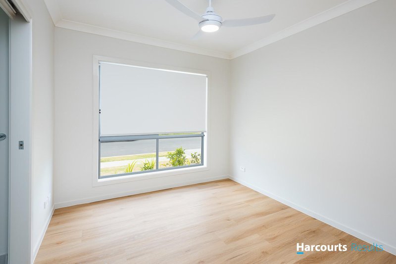 Photo - 33 Carousel Street, Hillcrest QLD 4118 - Image 4