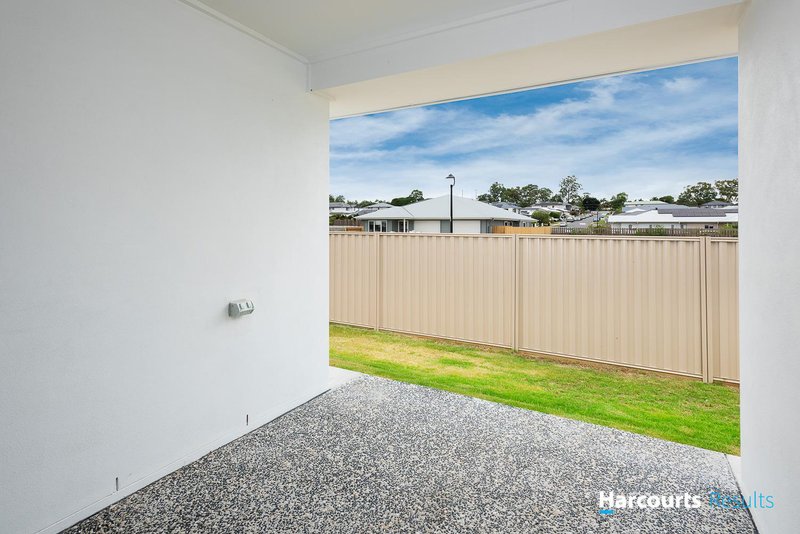 Photo - 33 Carousel Street, Hillcrest QLD 4118 - Image 6