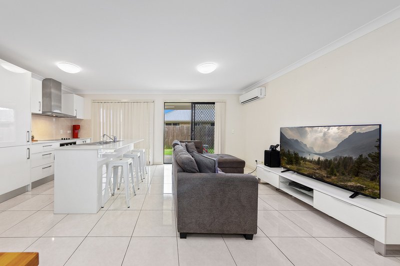 Photo - 33 Cayenne Street, Griffin QLD 4503 - Image 5