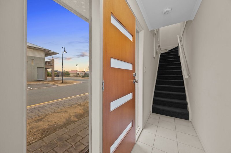 Photo - 33 Centenary Circuit, Andrews Farm SA 5114 - Image 5