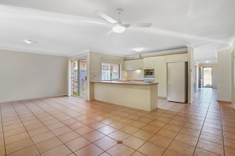 Photo - 33 Centennial Way, Forest Lake QLD 4078 - Image 7