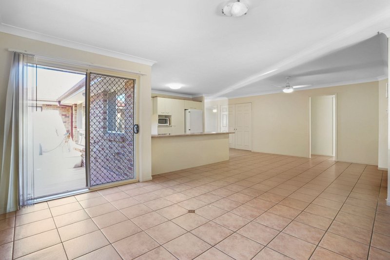 Photo - 33 Centennial Way, Forest Lake QLD 4078 - Image 8