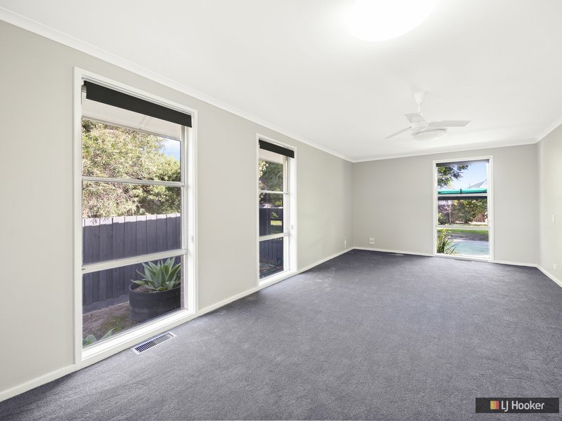 Photo - 33 Challenger Close, Whittington VIC 3219 - Image 3