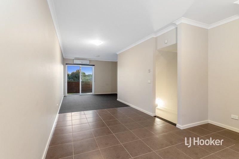 Photo - 33 Chanticleer Drive, Mernda VIC 3754 - Image 7