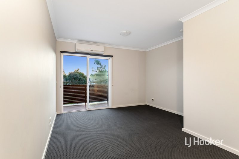 Photo - 33 Chanticleer Drive, Mernda VIC 3754 - Image 8