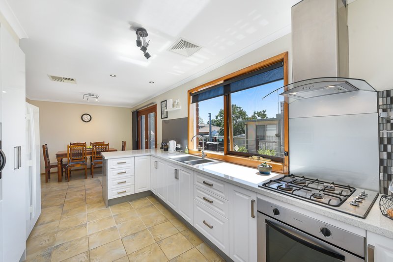 Photo - 33 Chirnside Road, Berwick VIC 3806 - Image 9